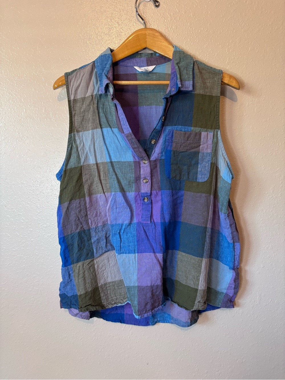 Time and tru plaid tank top